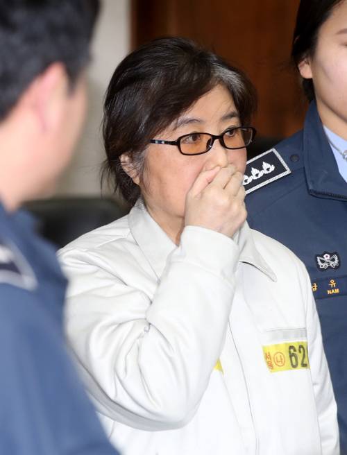 체포된 최순실, 특검 도착.."자백 강요, 너무 억울"소리쳐 | 인스티즈