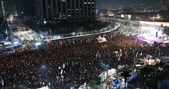 박근혜 대통령 2월 탄핵과 황교안 대통령 권한대행 사퇴 등을 요구하는 14차 촛불집회가 4일 오후 서울 광화문 광장에서 열렸다./사진=김창현 기자