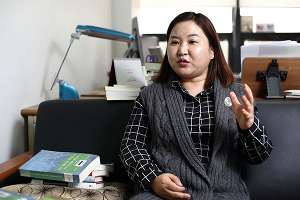 ⓒ윤성희 박영자 통일연구원 북한연구실 연구위원은 <북한녀자>를 통해 북한 여성의 삶을 들여다보았다.