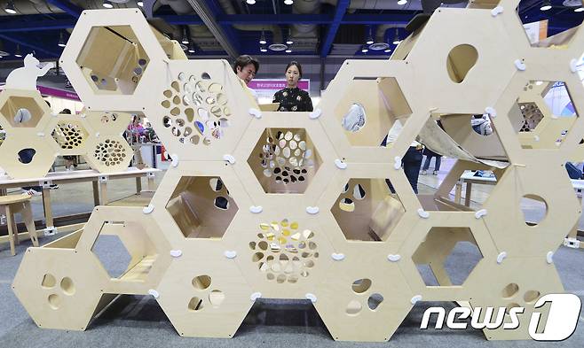 ���� 21�� ���� ���� ������ �ڿ������� ���� ��1ȸ ���� Ĺ��� �ڶ�ȸ���� ���������� ĹŸ���� ���캸�� �ִ�. &copy; News1 �ſ��� ����