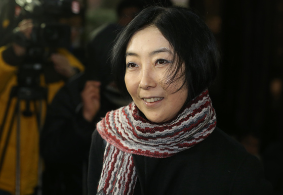 신은미씨가 2014년 12월 17일 오전 서울지방경찰청으로 출두하고 있다.