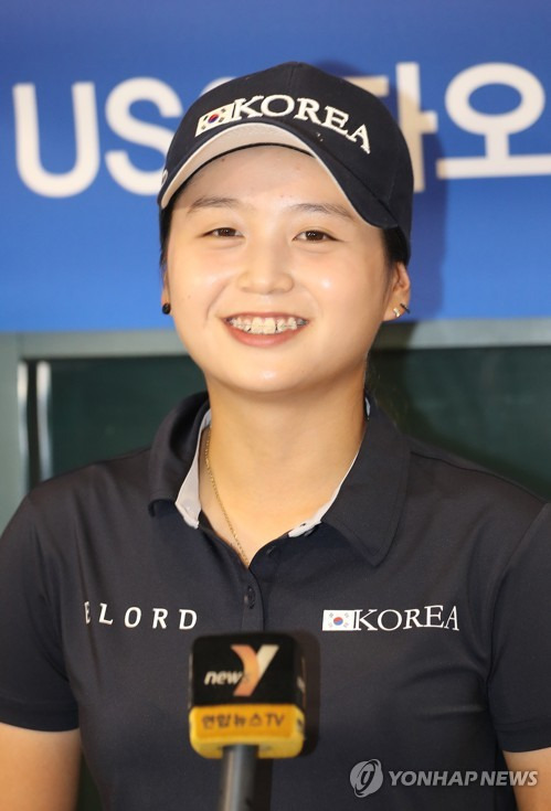 (영종도=연합뉴스) 하사헌 기자 = 미국여자프로골프(LPGA) 투어 US여자오픈 2위를 차지한 최혜진이 18일 새벽 인천공항을 통해 귀국, 준우승 소감을 말하고 있다. 2017.7.18      toadboy@yna.co.kr