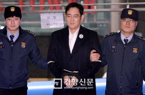지난 2월19일 이재용 삼성전자 부회장이 서울 대치동 특검사무실로 구속 상태로 이틀 연속 소환되고 있다. /박민규 선임기자