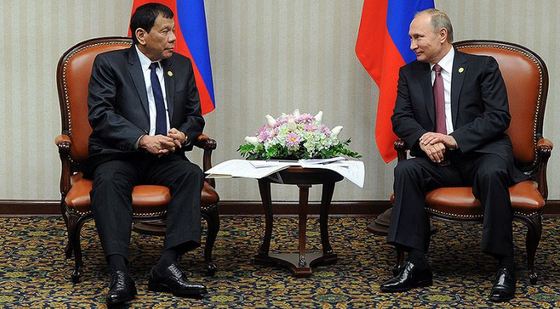 로드리고 두테르테 필리핀 대통령(왼쪽)과 블라디미르 푸틴 러시아 대통령. (스푸트니크 캡처) © 뉴스1