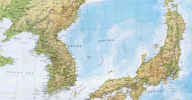 부산의 한 여고생이 영국의 웹사이트에 올라있는 '일본해'(Sea of Japan) 단독표기를 '동해'(East Sea) 단독표기로 바로잡았다. 연합뉴스.