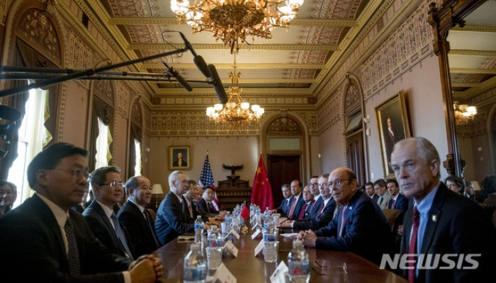 미중 고위급 무역회담 개시