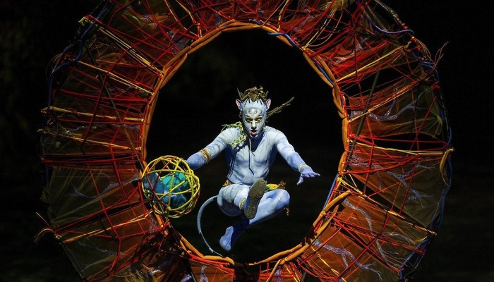 마드리드서 화려한 무대 펼치는 '태양의 서커스' 단원