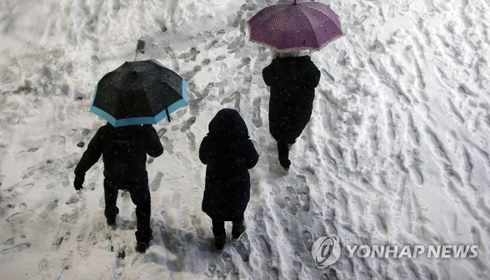 폭설에 빙판까지 '조심조심'