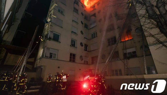 파리 아파트 방화 추정 화재로 최소 10명 숨져