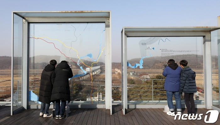 2차 북미정상회담 앞둔 北 바라보는 시민들