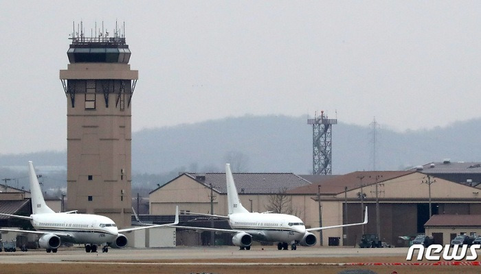 공군기지에 계류 중인 비건 탑승추정 미군기