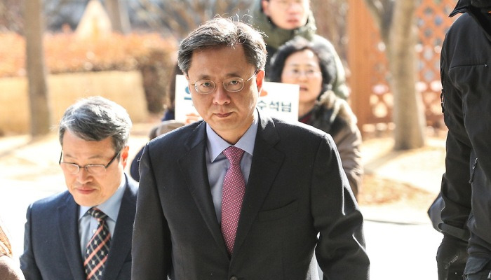 굳은 표정으로 항소심 공판기일 출석하는 우병우 전 수석