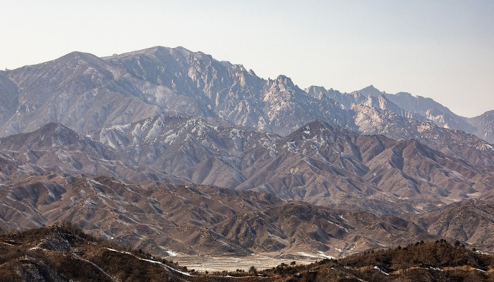 고성 GP에서 본 북한 금강산 비로봉과 외금강산 자락