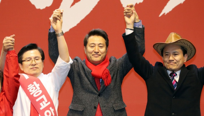 당원들에 인사하는 황교안-오세훈-김진태