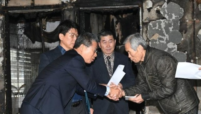 화마로 집 잃은 이웃에게 이어진 온정의 손길