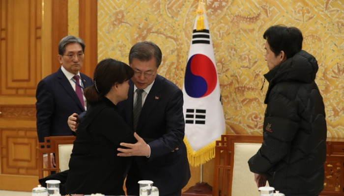 고 김용균 유가족 면담하는 문재인 대통령