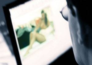 한 파일공유 사이트에서 음란 동영상을 보고 있는 누리꾼.