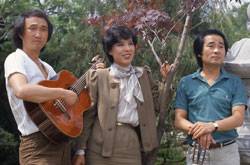 1982년 활동 당시 ‘세샘트리오’의 모습. 세샘은 3개의 맑은 샘을 뜻한다. 세샘트리오의 멤버였던 전언수·권성희·전항씨(사진 왼쪽부터). [중앙포토]