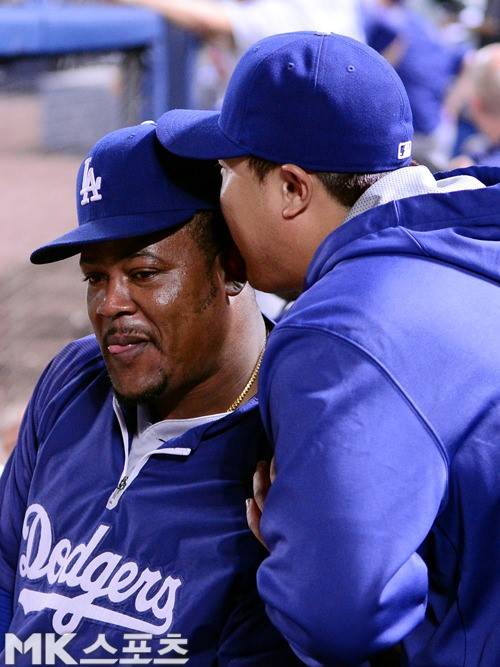 유리베는 다저스에서 모든 선수들과 두루 어울리는 베테랑이었다. 류현진에게도 좋은 친구였다. 사진= MK스포츠 DB