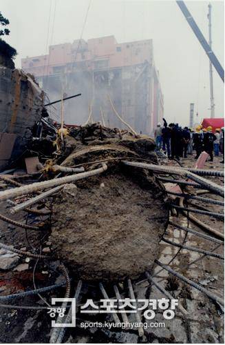 1995년 삼풍백화점 붕괴사고 당시 참혹한 현장 모습