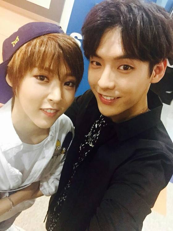 마마무 문별과 비투비 민혁이 닮은꼴을 인증했다.© 뉴스1스포츠 / 마마무 공식 SNS