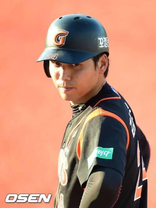 '이제는 당당하게' 달라진 김문호. 나라를 잃는 듯한 표정도 없다.