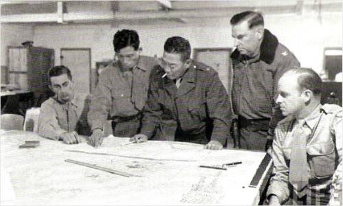 여순사건 진압 작전에 참가한 박정희 소령(왼쪽에서 두 번째)과 송호성 사령관(세 번째). 이 작전이 끝나자마자 박정희는 체포된다