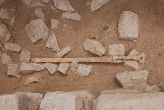 둥근고리자루큰칼 출토상태.