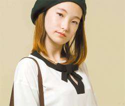 1920년대는 직선으로 무릎 근처까지 오는 치마에 클로슈를 쓰는 패션이 유행했다. 원피스는 럭키 슈에뜨.