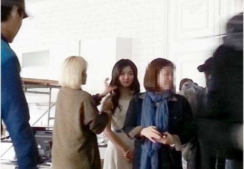 연애세포2 김유정, 광고 촬영현장 직찍 '실물외모' 보니...스태프 사이서 빛나네