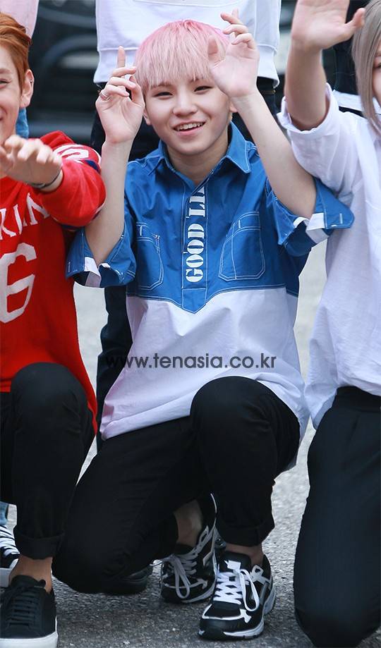 그룹 세븐틴(준, 도겸, 디노, 디에잇, 민규, 버논, 승관, 에스쿱스, 우지, 원우, 정한, 조슈아, 호시) 멤버 우지가 11일 오전 서울 여의도동 KBS신관에서 열린 ‘뮤직뱅크’ 리허설에 참석하고 있다.