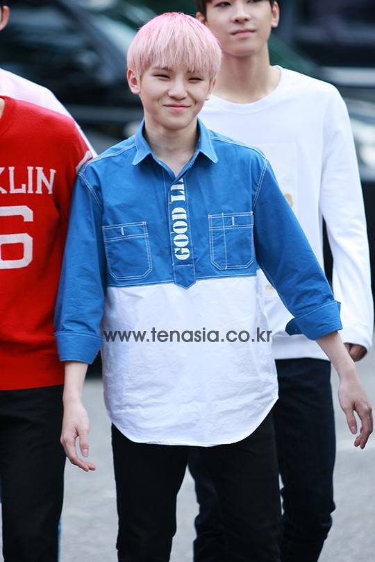 그룹 세븐틴 우지 (뮤직뱅크 출근길)