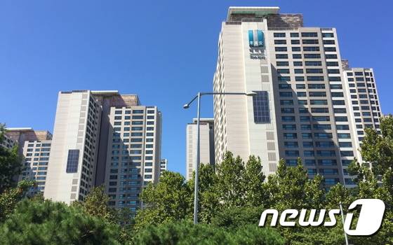 서울 서초구 반포동에 위치한 반포 래미안퍼스티지 전경.  © News1