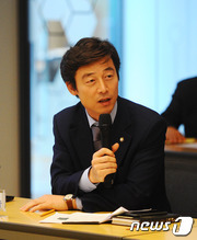 송호창 의원이 질의를 하고 있다. © News1 이승배 기자