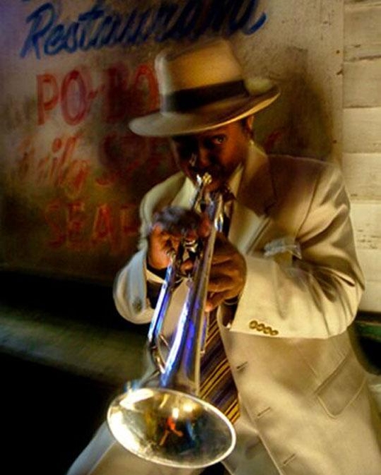 재즈의 고향인 미국 뉴올리언스에선 길거리에서도 수준급 재즈를 연주하는 음악가를 쉽게 만날 수 있다.