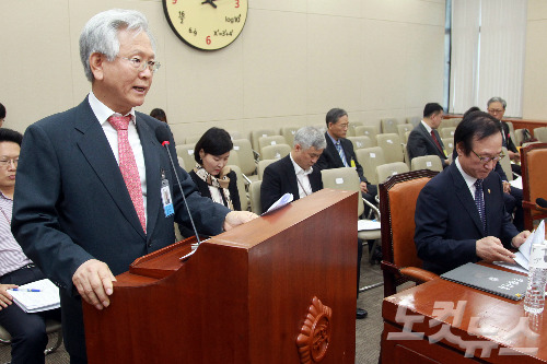 지난 2일 국회에서 열린 미래창조과학방송통신위원회의 방송문화진흥회 등에 대한 국정감사에서 고영주 방문진 이사장이 업무보고를 하고 있는 모습. (사진=윤창원 기자/자료사진)