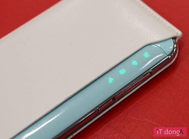 위로부터, LTE 통신/와이파이/전원/이지쉐어링 LED