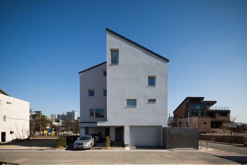 동탄 캥거루 패시브 하우스는 마치 캥거루 어미가 새끼를 주머니에 기르듯이 '엄마집'과 '아기집' 두 부분으로 설계됐다.