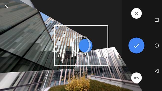 사진을 이어붙여 큰 사진을 만드는 포토 스피어 기능