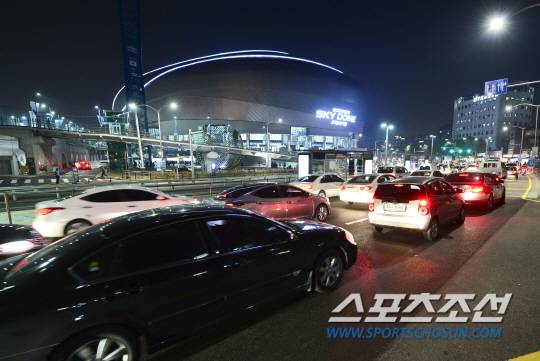 [포토] 개장경기 열린 고척돔, 우려되는 교통난!