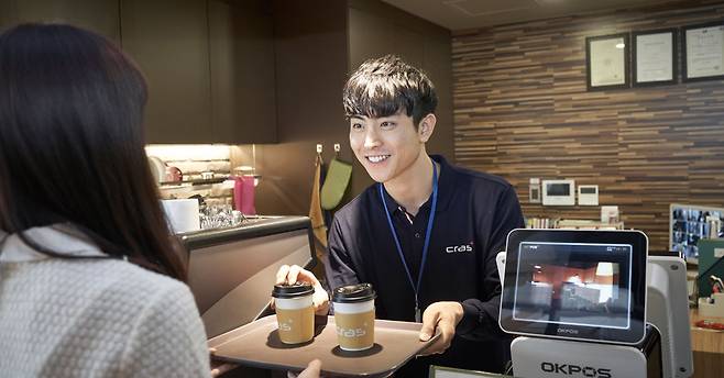 프리미엄 독서실은 기존의 독서실과 커피숍을 접목한 것이 특징이다. 사진은 커피숍. [사진 레인보우]