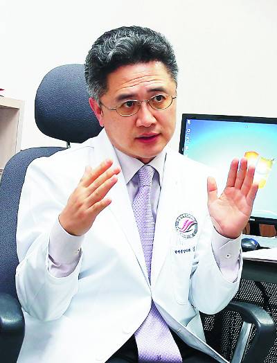 김정한 교수는 암을 긴 여정으로 비유하며 조급하고 다급한 마음으로 치료에 임하면 금방 의지가 바닥난다며 느긋한 마음이 필요하다고 당부했다.