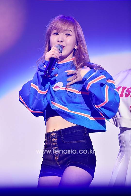걸그룹 레드벨벳(아이린,조이,웬디,슬기,예리) 멤버 웬디가 19일 오후 서울 송파구 잠실종합운동장 실내체육관에서 열린 토크콘서트 ‘플레이 더 챌린지’에 참석해 멋진 무대를 선보이고 있다.