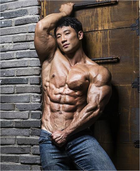 한국인 최초로 머슬매니아 남자 피트니스 부문 우승과 2년 연속 정상을 이룬 정상수 식스팩 대표는 올해 대회에서는 머슬 분야에도 도전한다.(사진=식스팩)