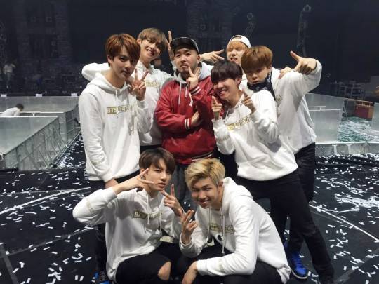 손성득 안무가(가운데)와 방탄소년단