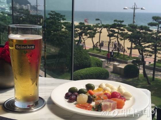 신관  닉스그릴은 점심 안티파스토 뷔페가 인기다/사진=이지혜 기자