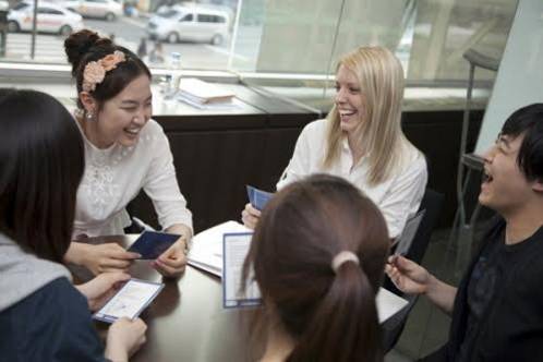 말하기 공부를 하려면 상호 작용을 할 수 있는 환경에 끊임없이 노출돼야 한다, 사진제공 = 월스트리트 잉글리쉬