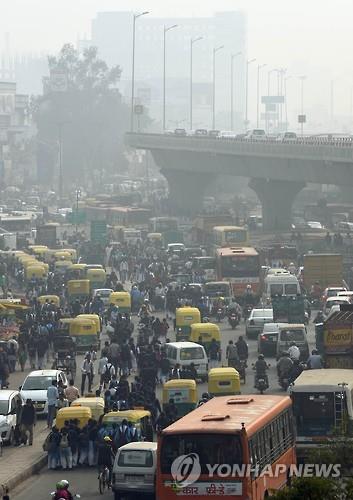 지난달30일 인도 뉴델리 시내 도로 모습(AFP=연합뉴스)