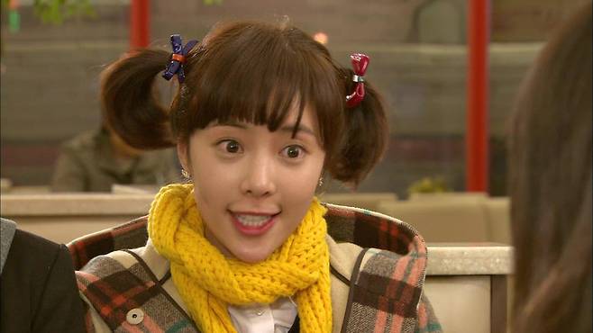 시트콤 ‘지붕 뚫고 하이킥’에서 황정음이 선보인 `띠드버거` [사진=MBC 캡처]