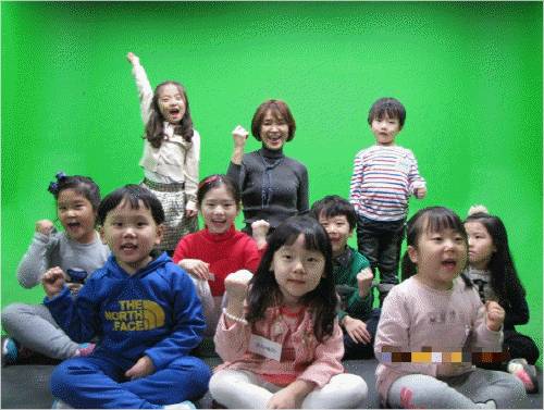 주최측 소속 아이들과 KBS '혼자서도 잘해요' 메인MC 초롱언니 모습 (사진=별사탕 엔터테인먼트 제공)